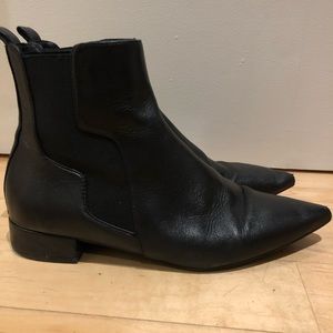 Black leather chelsea boot!